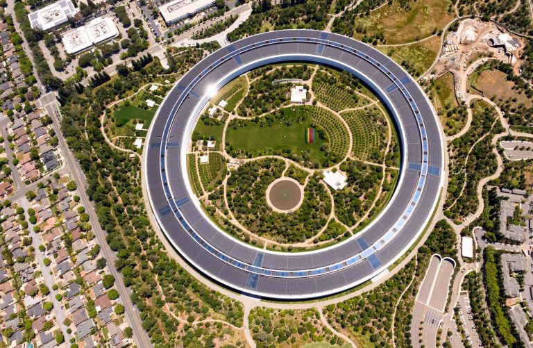 The Journey of Apple — From Garage Startup to Global Innovation Icon